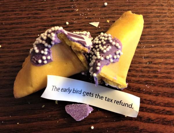 8 reasons to file your tax returns early.